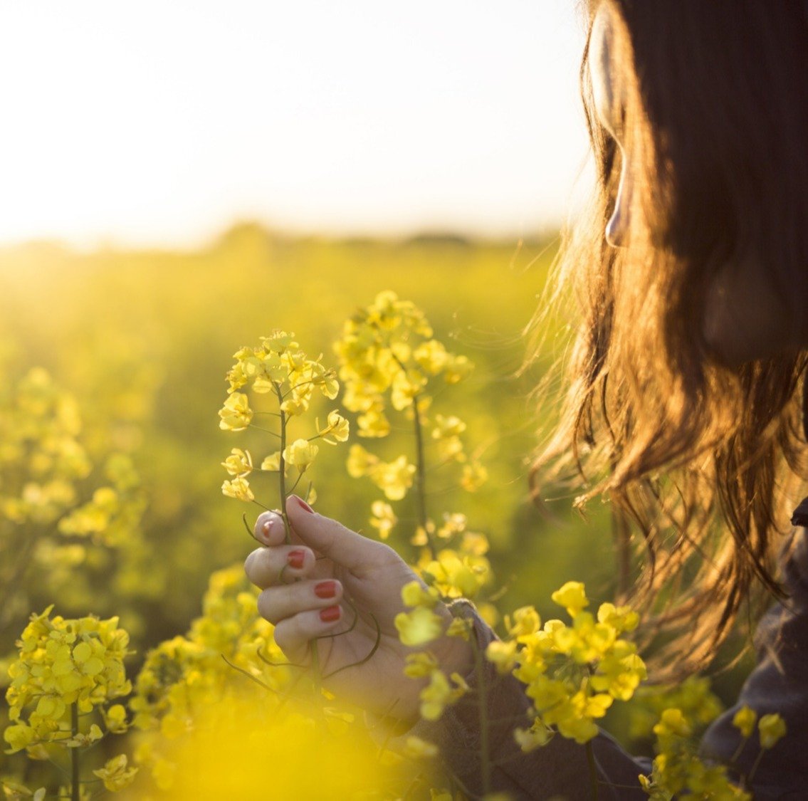 girl yellow flowers-1-1